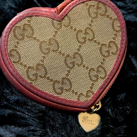 Gucci GG Supreme Heart Shaped Coin Pouch Red